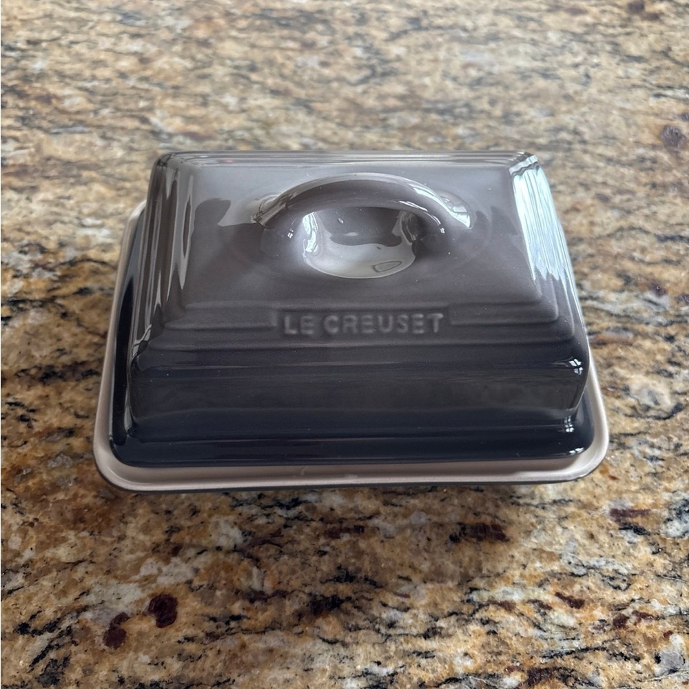 Le Creuset Stoneware Butter Dish UK, Flint - Picture 6 of 13